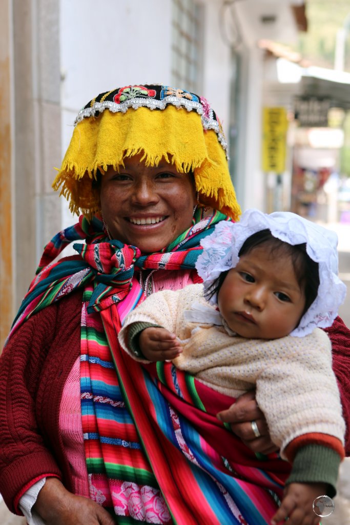 A local Quechua mother, with her daughter, in Pisac market, in the Sacred Valley of Peru.