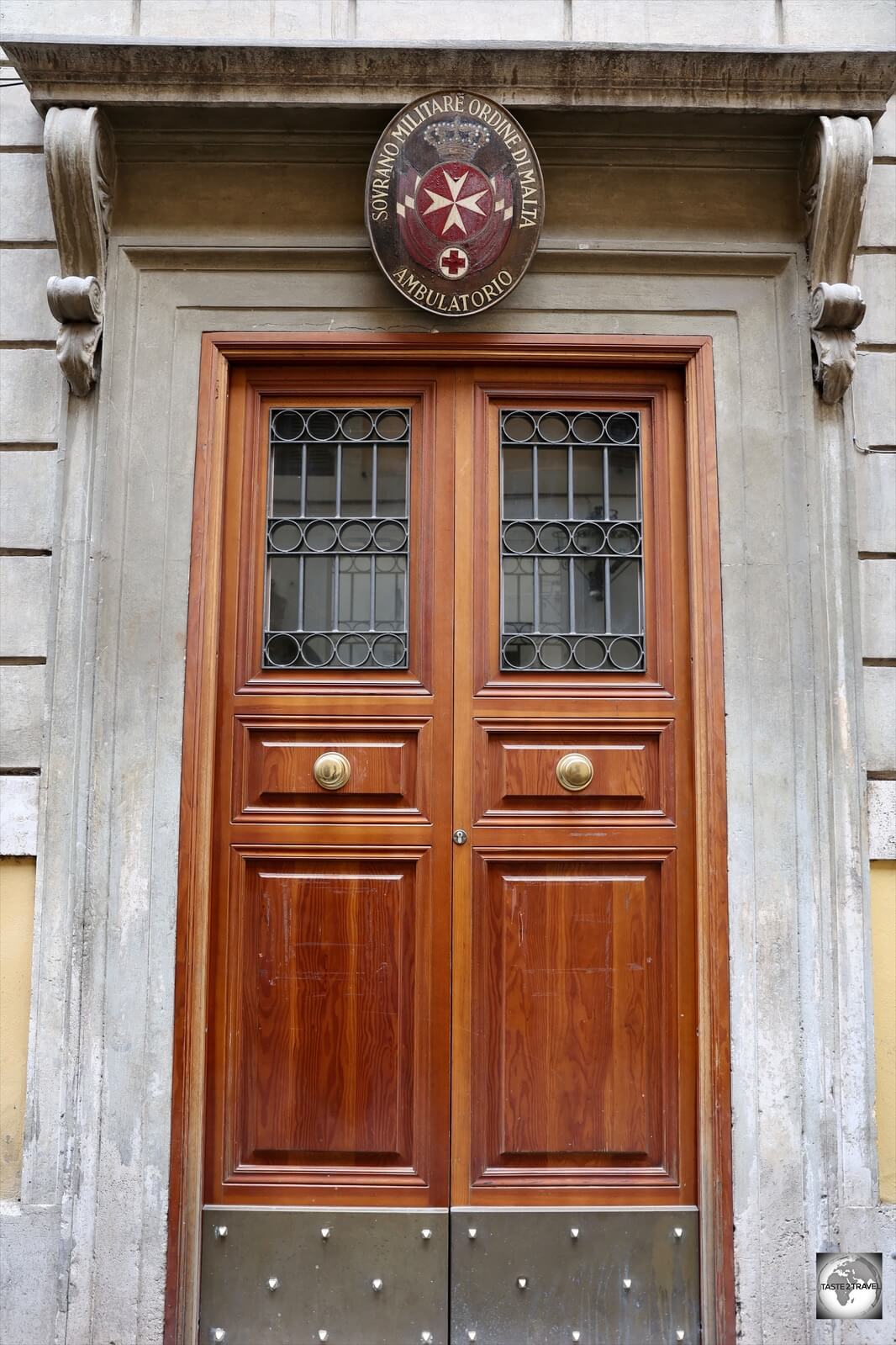 The entrance to the Magistral Post Office at Via delle Carrozze, 79. 