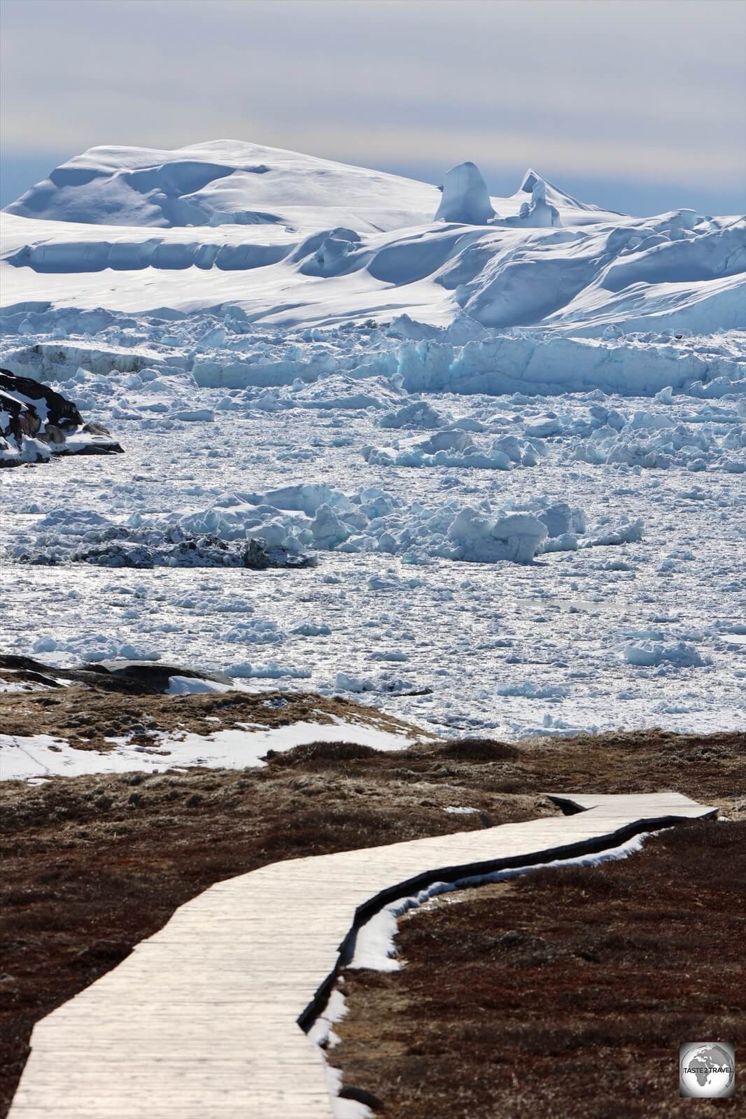 A boardwalk hiking trail which leads to the Icefjord from the visitor's centre.