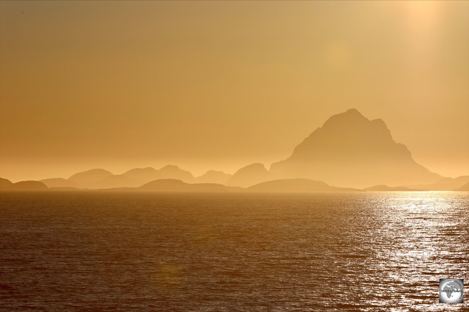 The midnight sun near Maniitsoq.