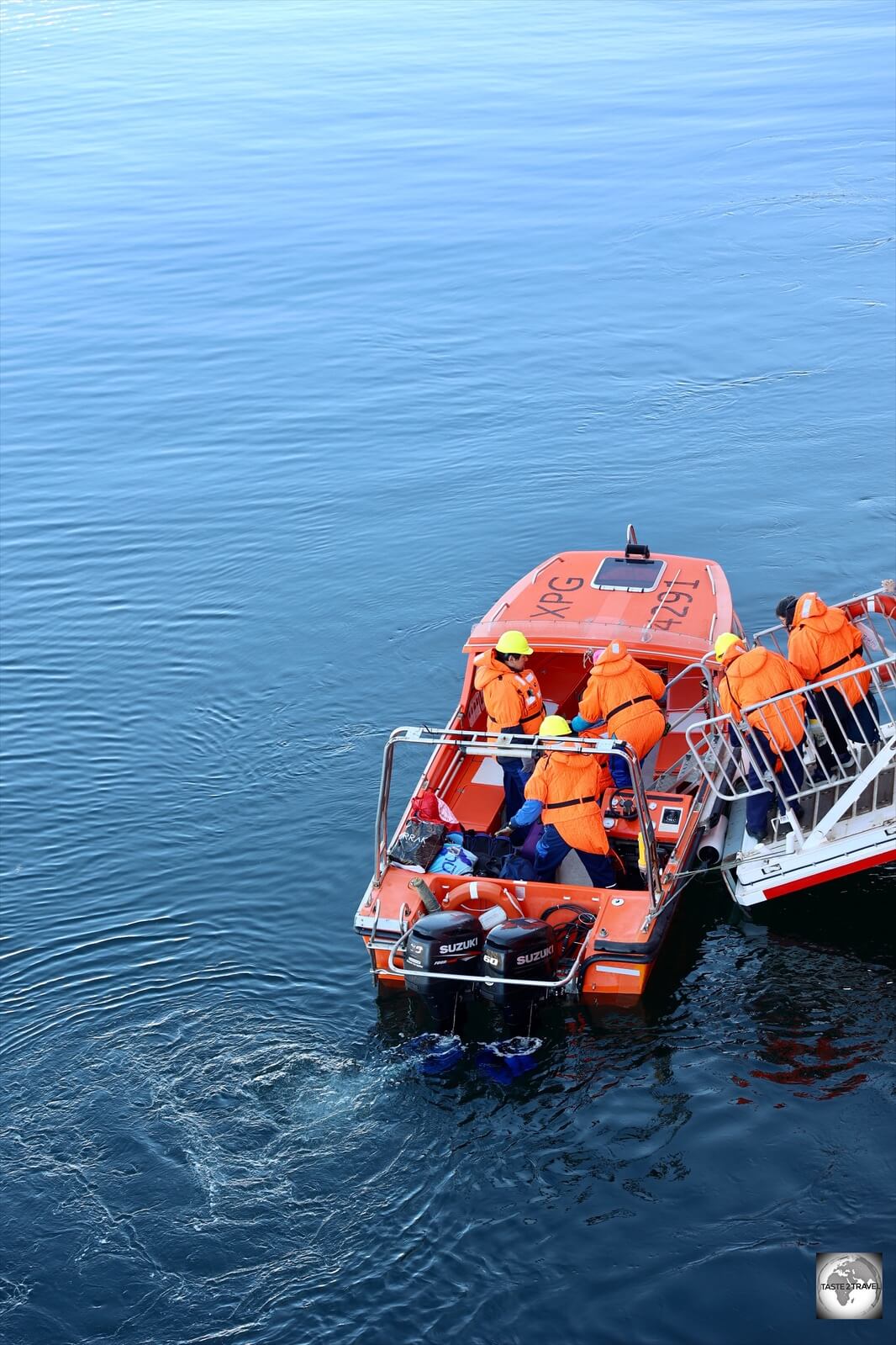 Transferring passengers from the Sarfaq Ittuk to the small dock in Kangaamiut.