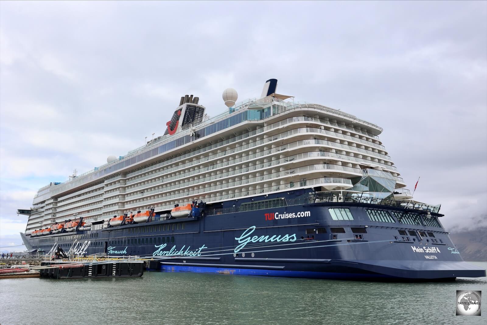 With a passenger capacity of 2,500, TUI Cruises' "MV Mein Schiff" doubled the population of Longyearbyen during its one-day stopover. 