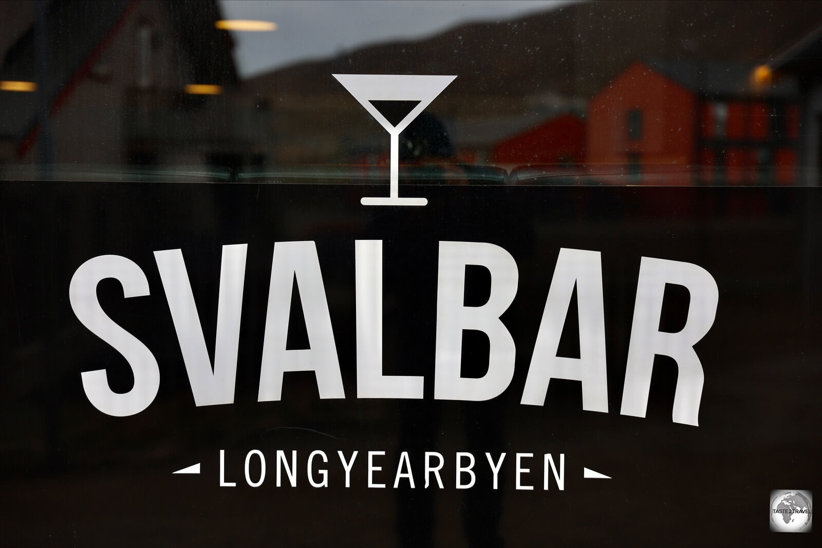 The popular Svalbar offers very good hamburgers and pizzas which pair well with the local craft beers. 