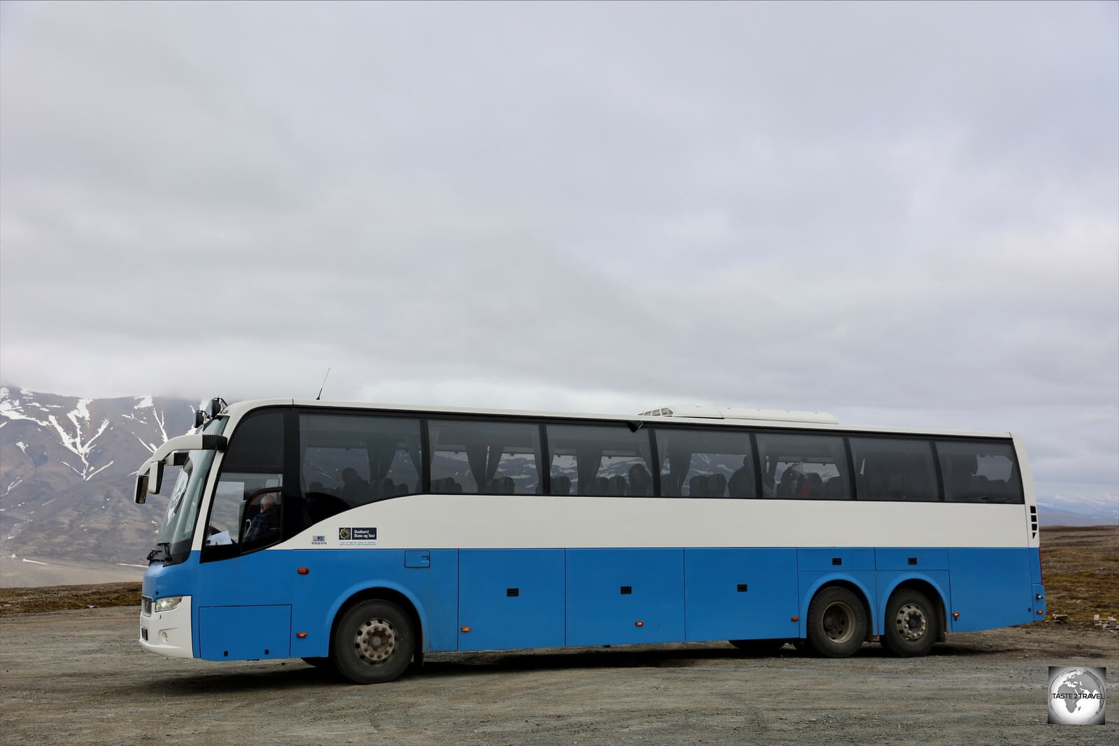 A daily tour of Longyearbyen is offered by the Svalbard bus company. 