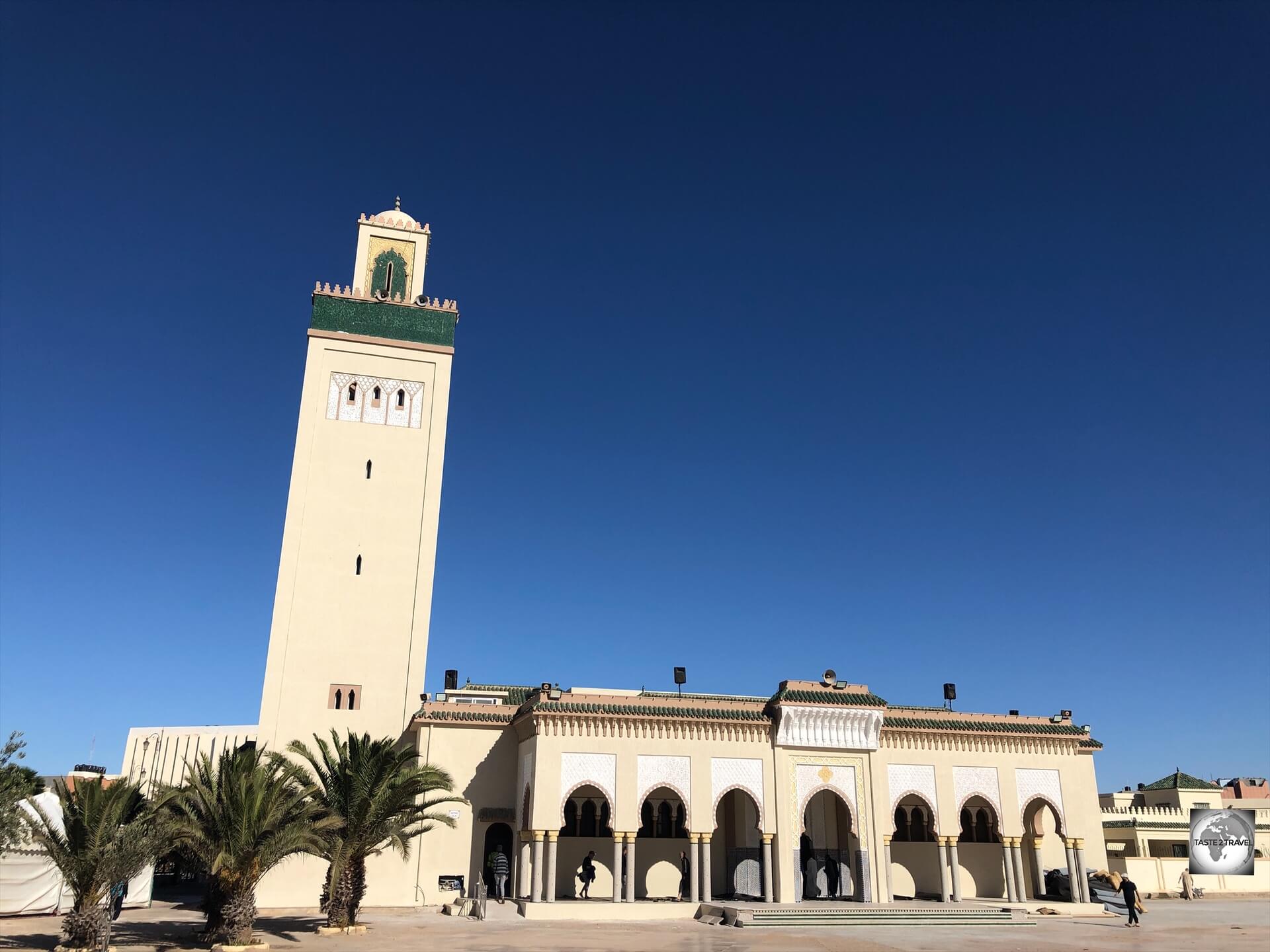 The Grand Mosque of Laayoune features a square Almohad-style minaret - a common feature on mosques throughout the Maghreb.