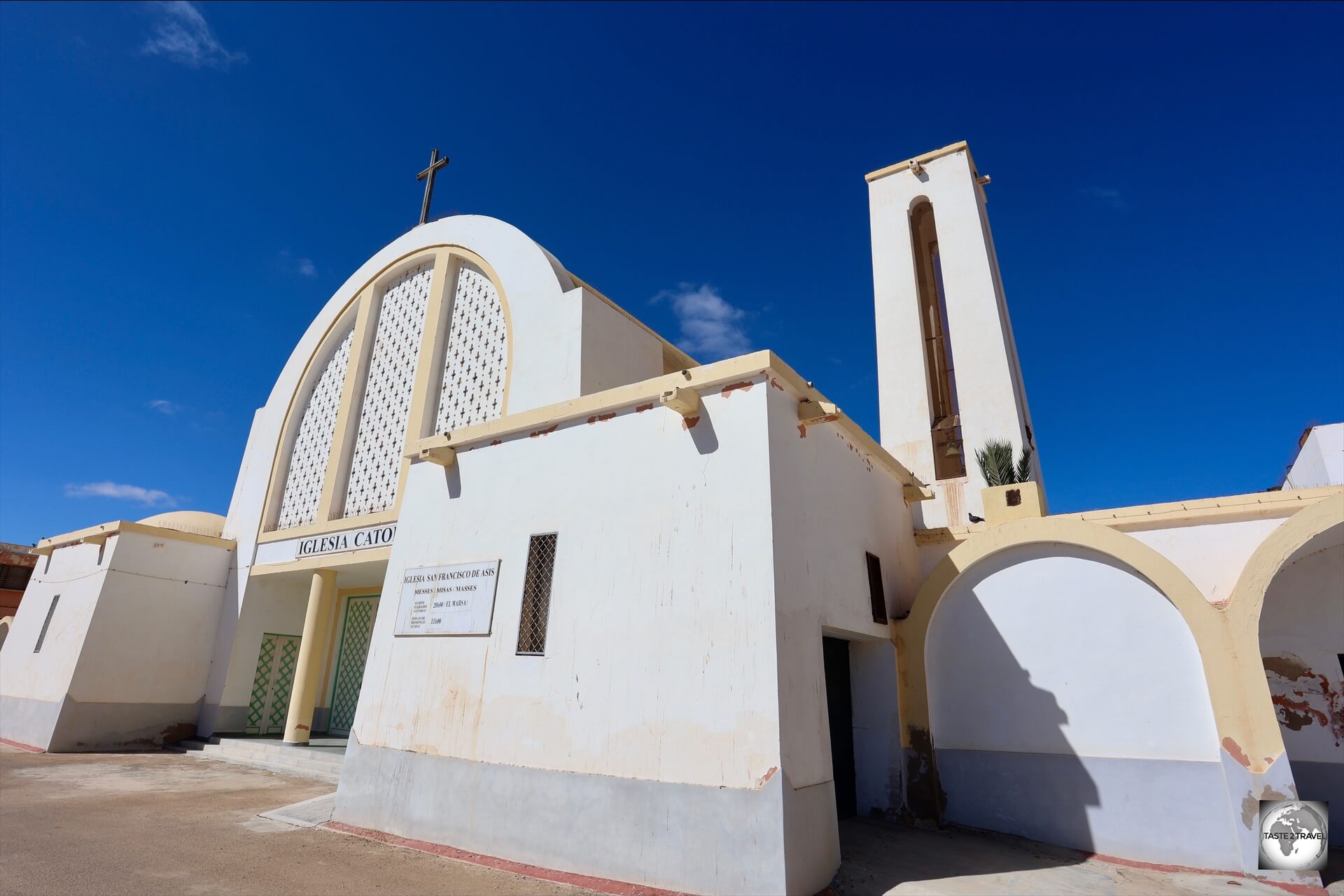 Today, the St. Francis of Assisi church opens twice a week for mass which is attended by the small Spanish expat population of Laayoune. 