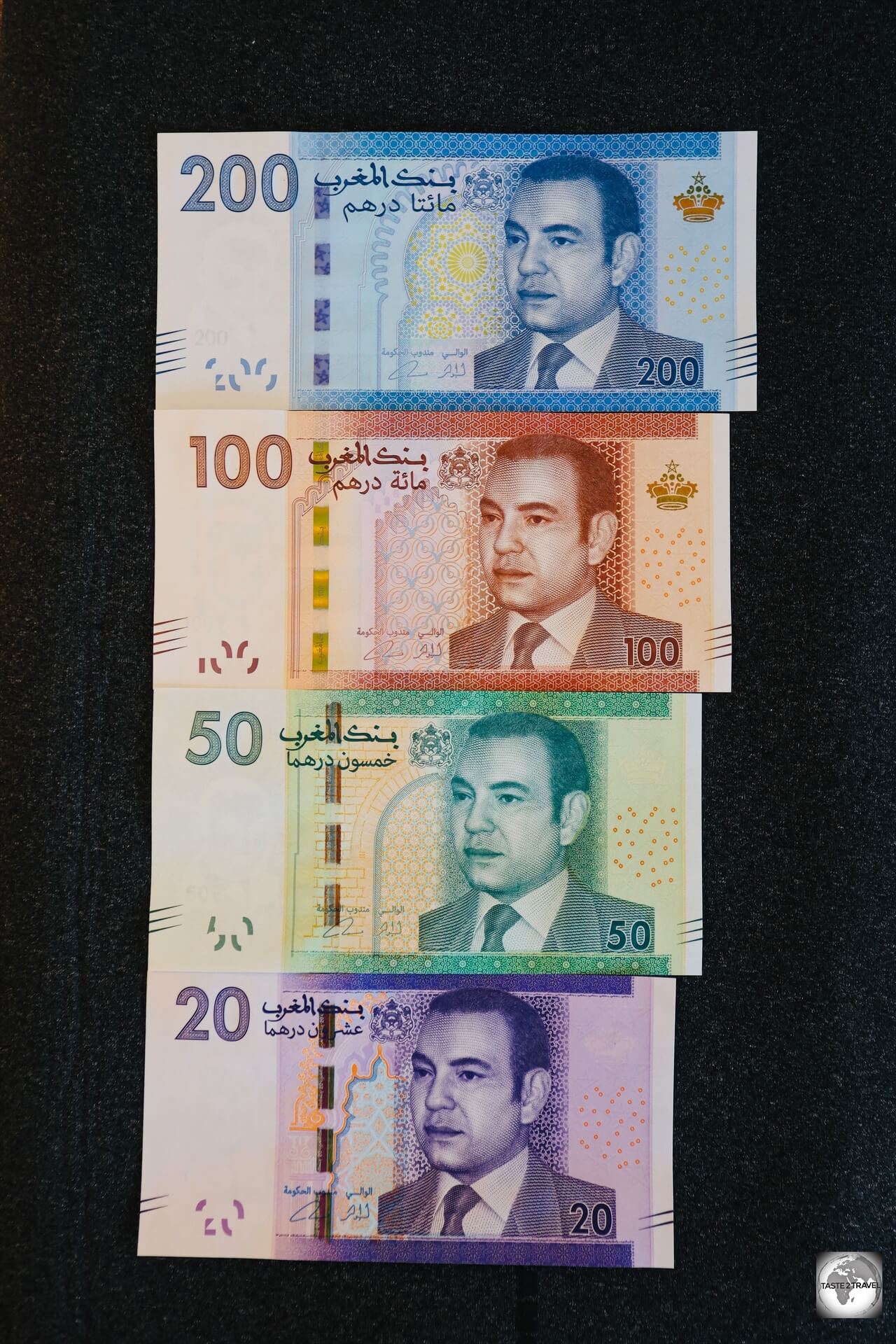 Uncirculated Moroccan Dirham banknotes. 