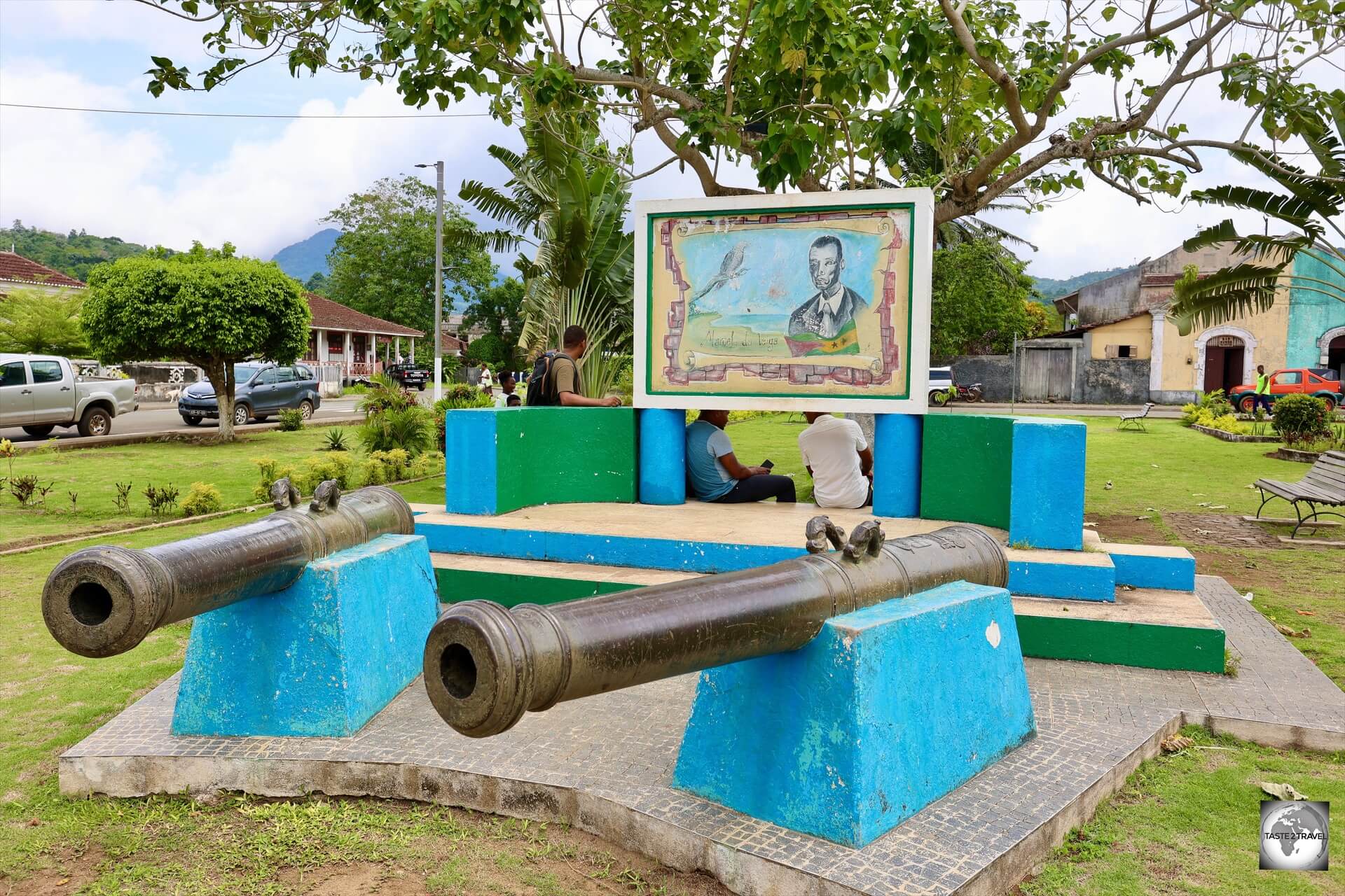 Portuguese cannons and a memorial to <i>Marcelo da Veiga</i>, a local poet, graces the square, which is named after him, in Santo Antonio, Principe.