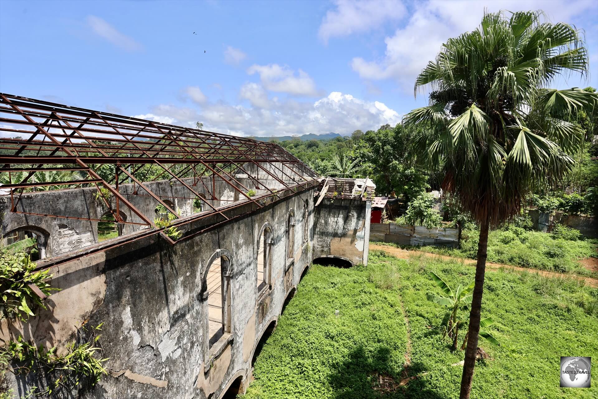 A view of the, now roofless, female ward at Roça de Água Izé Hospital.