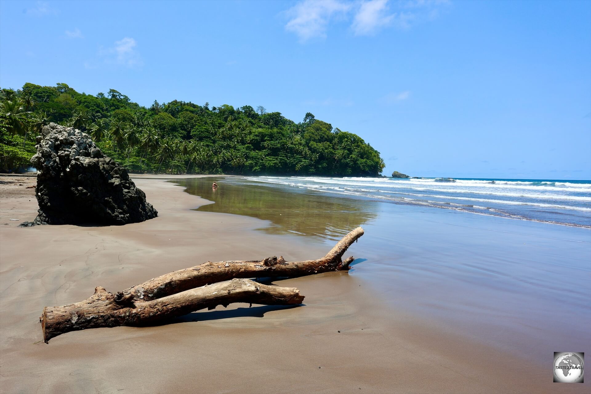 A view of Praia das Sete Ondas, a popular surfing beach.