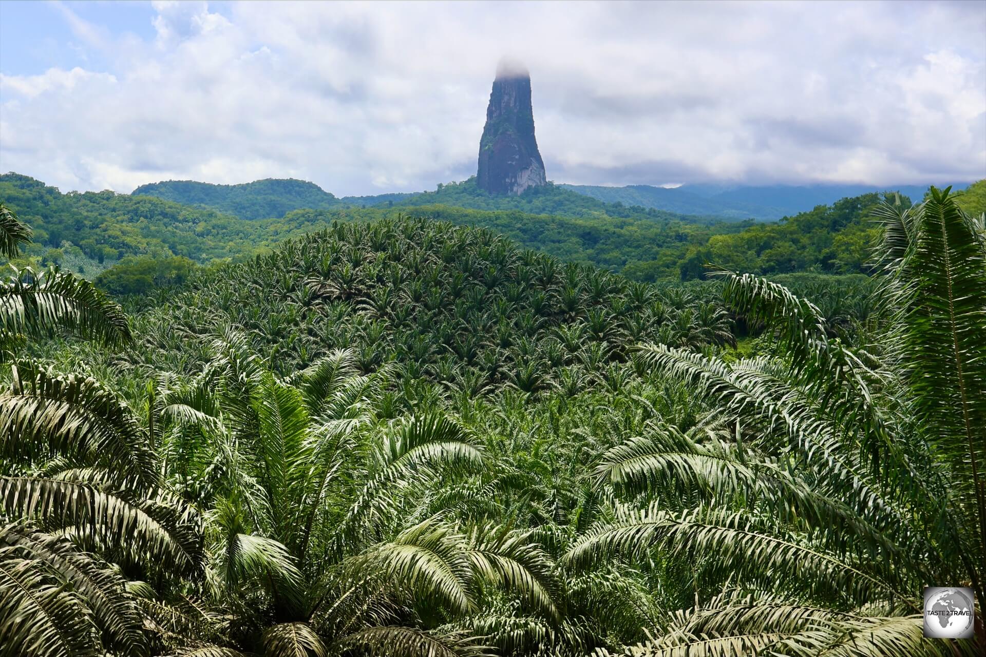 The iconic i>Pico Cão Grande ("Great Dog Peak") is a landmark needle-shaped volcanic plug peak in São Tomé.