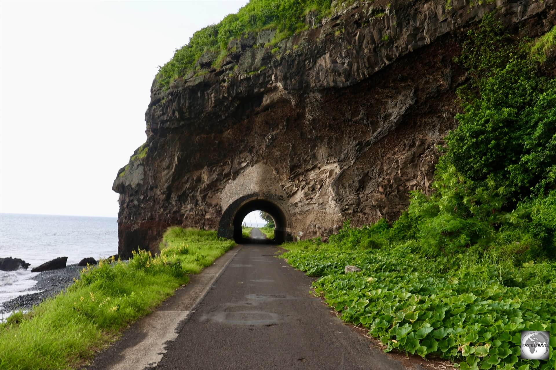 The Santa Catarina Tunnel allows the coastal road to pass through a narrow coastal mountain.