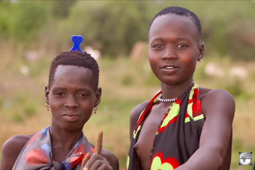 Young Mundari girls.