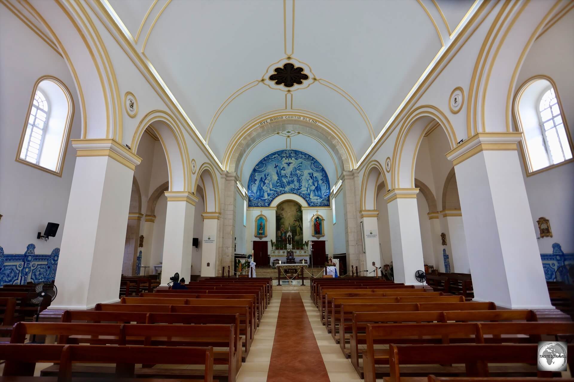 A view of the interior of the Nossa Senhora da Graça Cathedral, also known as the Cathedral of São Tomé.