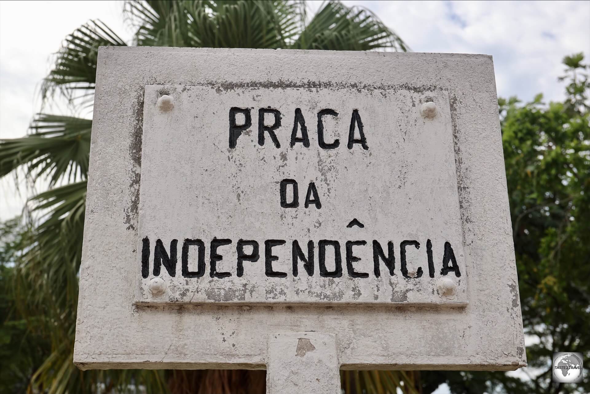 Praca da Independencia marks the centre of downtown São Tomé.